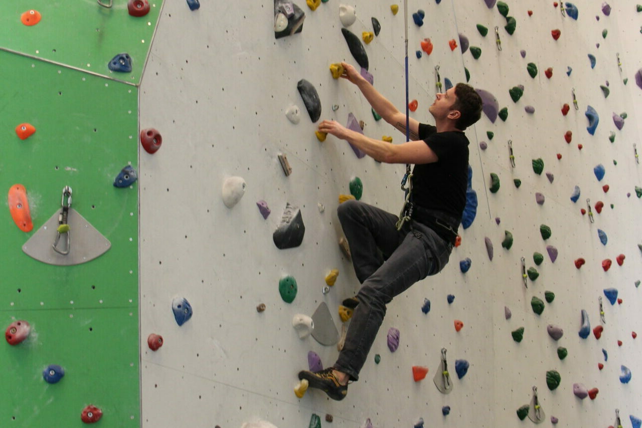 DAV Sparkassen Bergwelt | Klettern | Indoor | Autobelay | Foto: L. Christmann DAV Sparkassen Bergwelt | Klettern | Indoor | Autobelay | Foto: L. Christmann