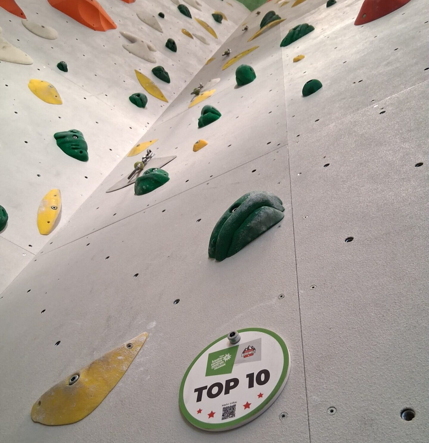 Die Top-10-Schilder markieren die Lieblingsrouten der DAV-Sparkassen-Bergwelt-Kunden. Foto: K. Brock Die Top-10-Schilder markieren die Lieblingsrouten der DAV-Sparkassen-Bergwelt-Kunden. Foto: K. Brock