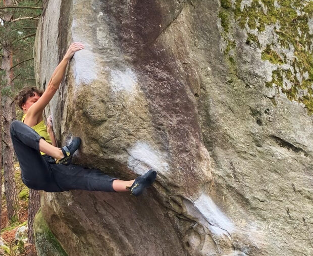 Sarah Burmester ist Kletter- und Yogalehrerin - ein perfektes Match! Foto: Mario Wuelf